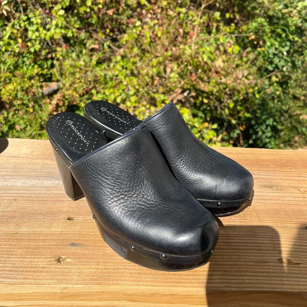 Rockport heeled clogs